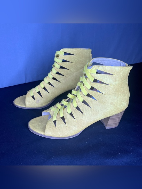Avanti Shoes - Avanti mustard yellow heeled sandals Size 10